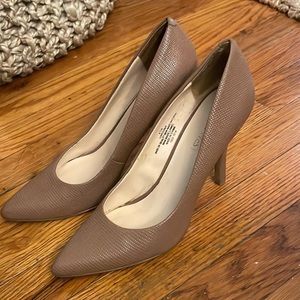 SOLD: Taupe Nine West Pumps